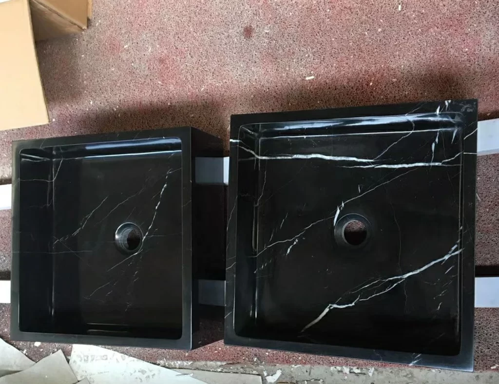 Lavandino in marmo nero per il bagno