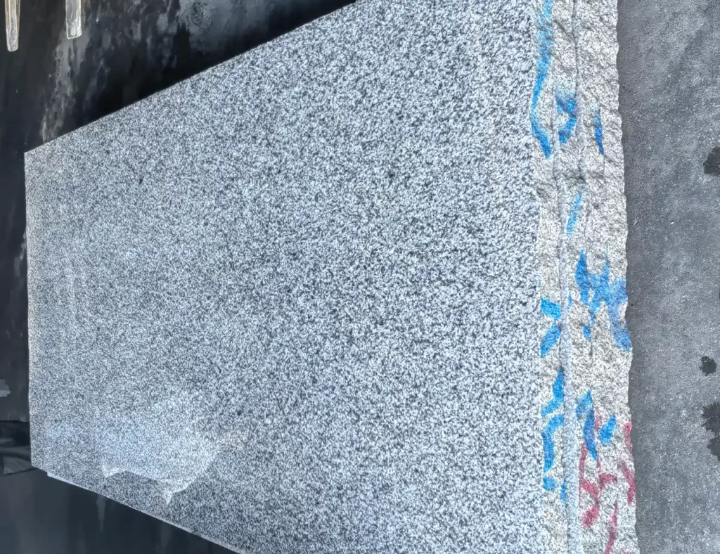 جرانيت خيالي عاجي مع خزانات بيضاء