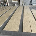 Beige Travertinfliesen
